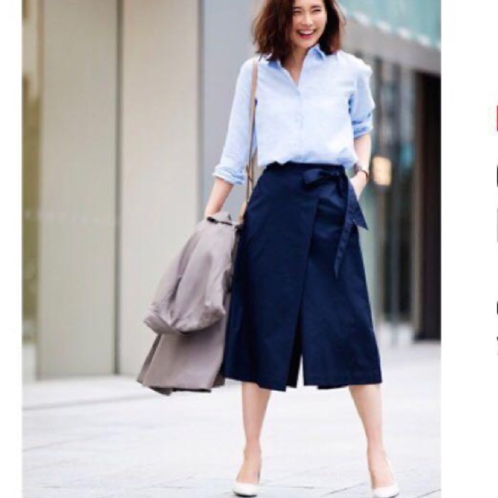 Uniqlo High Waist Flare Wrap Pants in Navy Colour